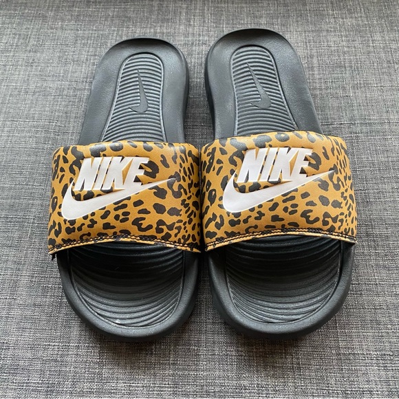 NIKE VICTORI ONE WOMENS PRINT SLIDES - Picture 2 of 10